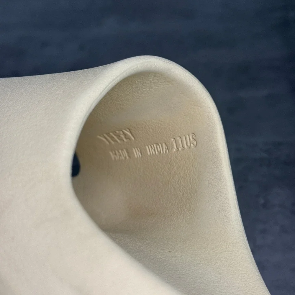 Adidas Yeezy Slide Mens 11 Desert Sand Lightweight Foam Sandal Slip On EUC